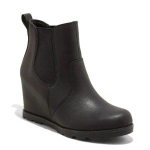 NWT Universal Thread  Women's Wedge Boots Black 6W